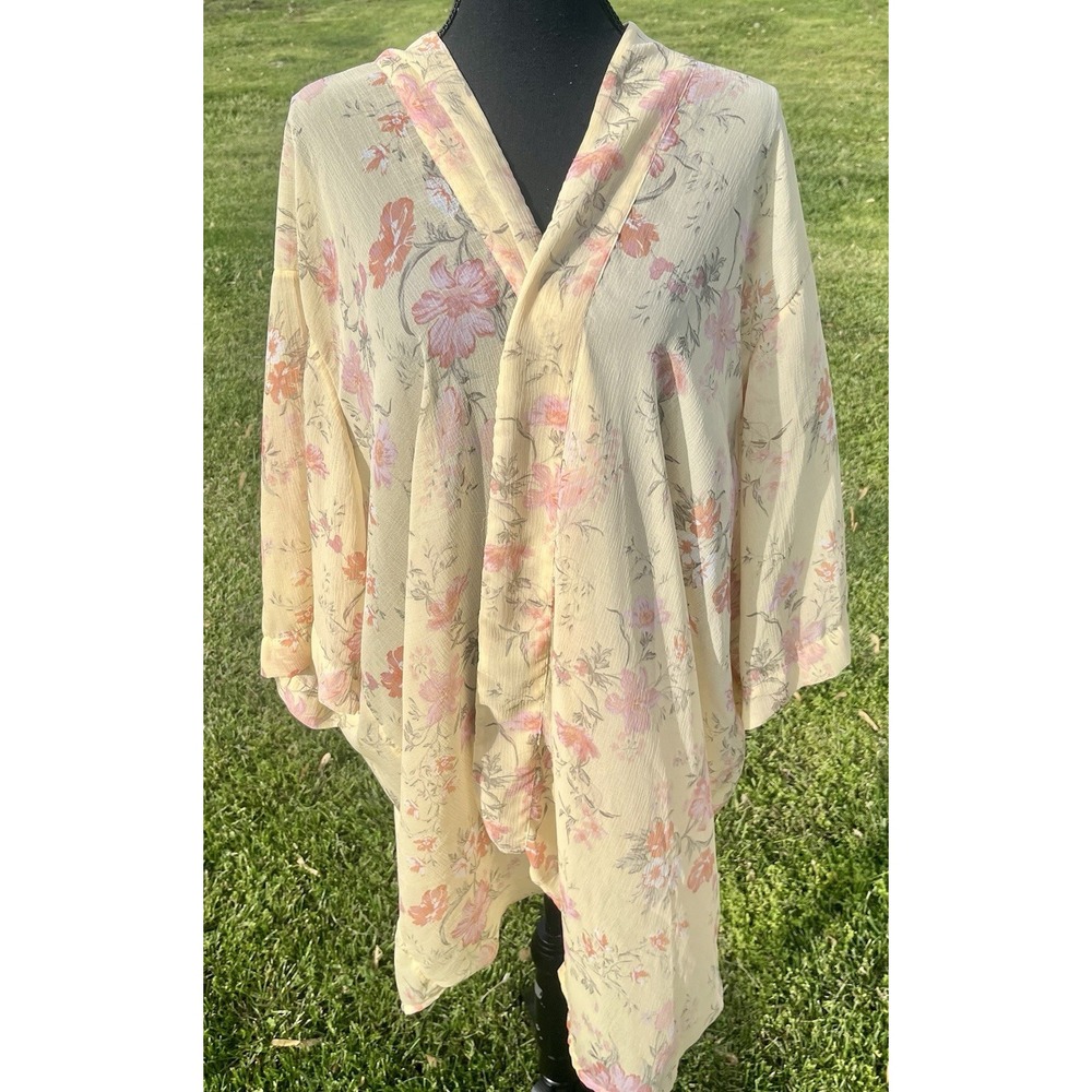 American Eagle Women's Yellow Floral Kimono One‎ Size